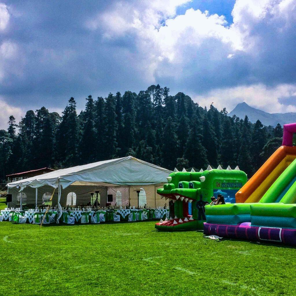 jardin de eventos en ajusco con carpa e inflables